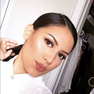 Meet your Posher, Isabel